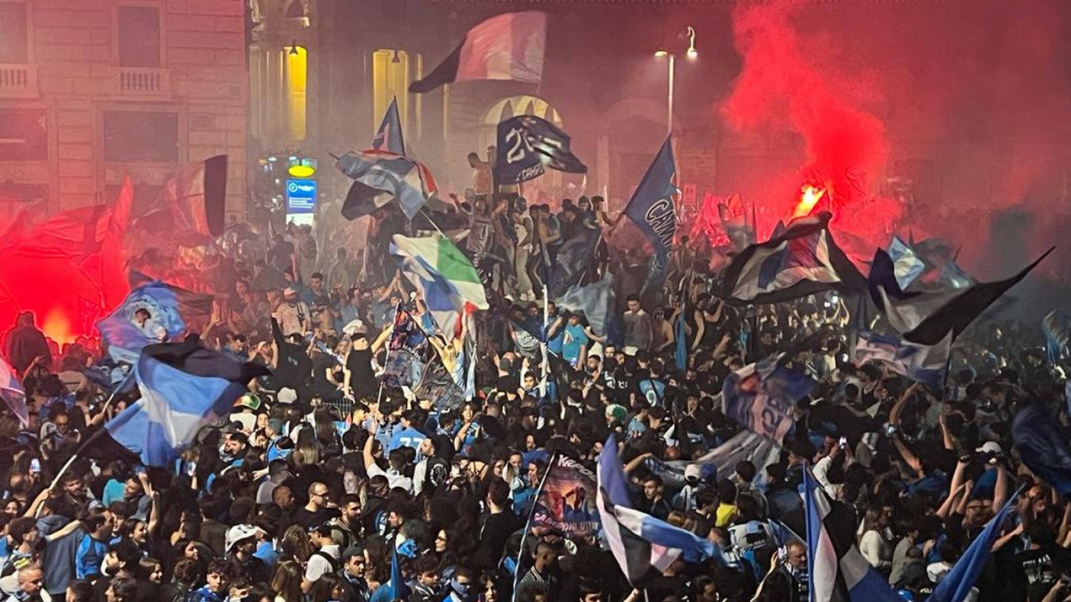 Syn szefa mafii zginął podczas piłkarskiej fety w Neapolu.