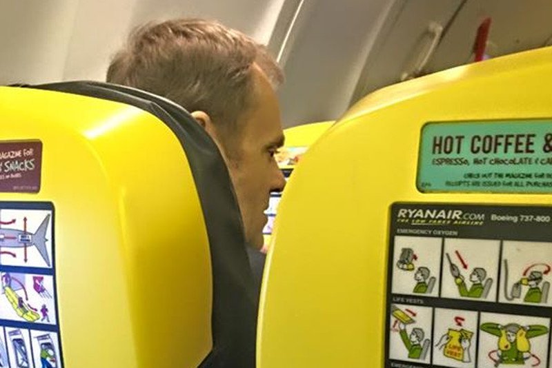 Donald Tusk na pokładzie Ryanaira. Dobry przykład czy populizm?