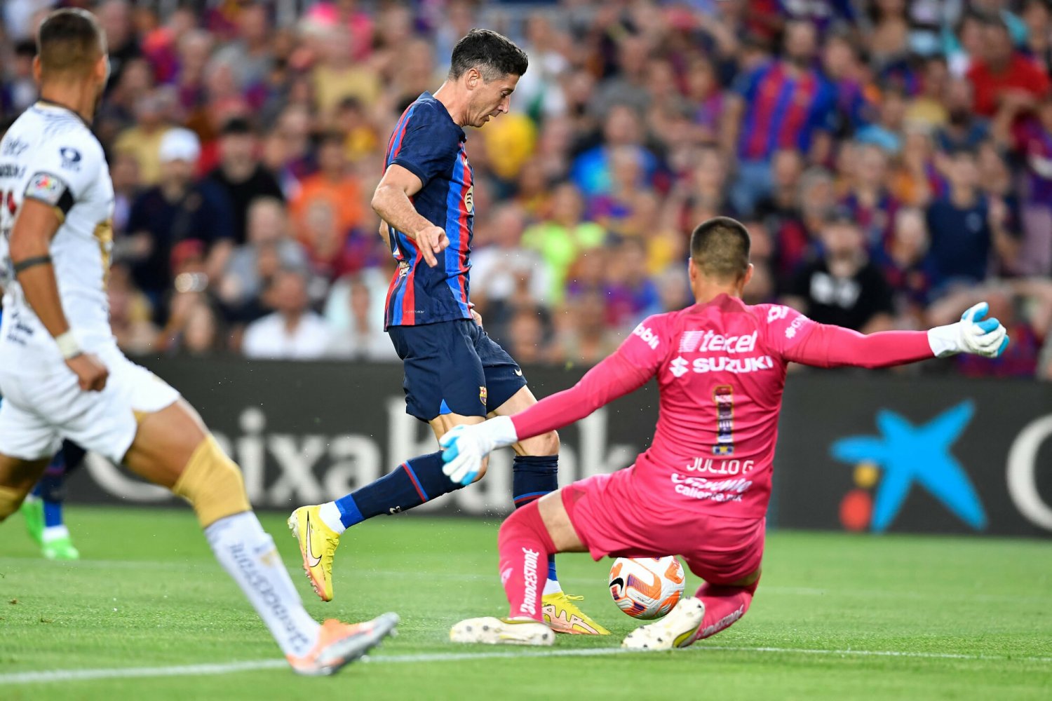Fenomenalne otwarcie Roberta Lewandowskiego na Camp Nou, bramka i asysta w pięć minut!