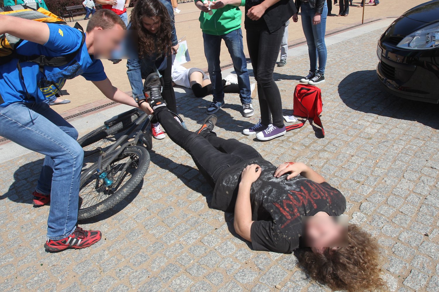 Oddechy ratownicze nie są konieczne podczas udzielania pierwszej pomocy w czasie pandemii.