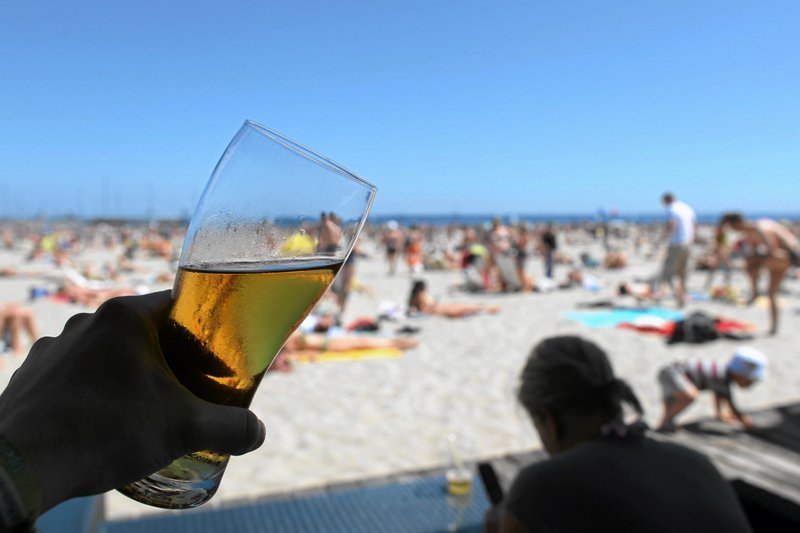 Jedziesz na wakacje z dziećmi? Nie pij alkoholu.