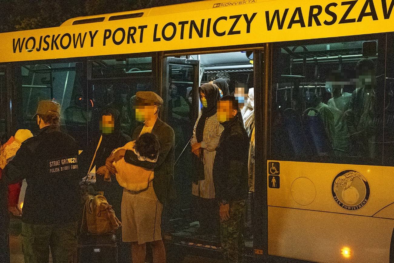 Według informacji przedstawionych przez Rafała Miżejewskiego z RMF FM osoby ewakuowane z Kabulu trafią do ośrodka dla uchodźców w Lininie pod Warszawą, gdzie mogą liczyć na spokojny nocleg.