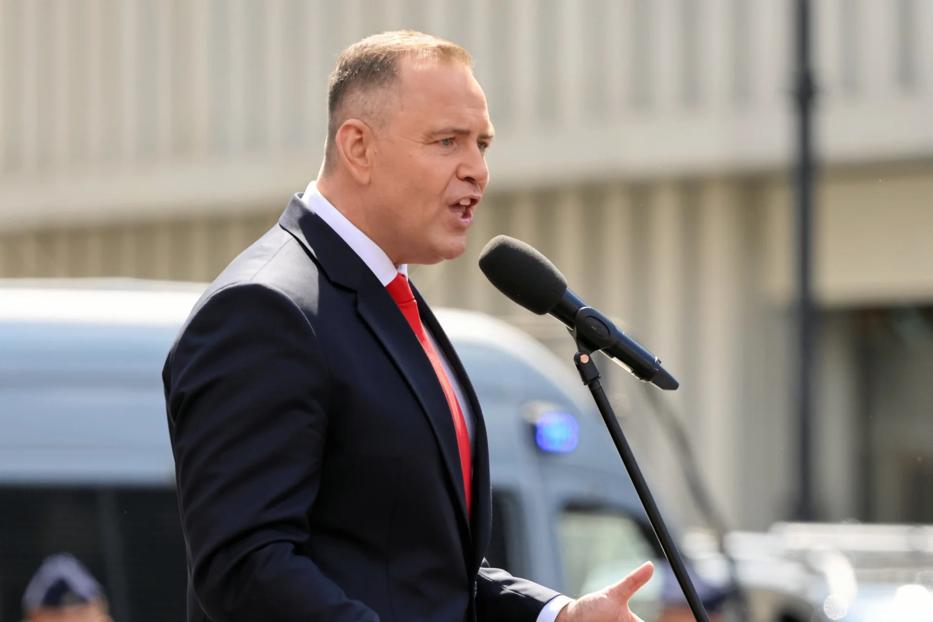 "A wydawało się, że już nikt". Nawrocki tak przywitał się z wojskiem