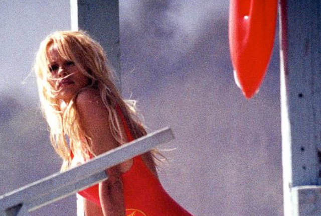 Pamela Anderson zaczęła karierę dzięki roli w "Słonecznym Patrolu"