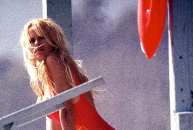 Pamela Anderson zaczęła karierę dzięki roli w "Słonecznym Patrolu"