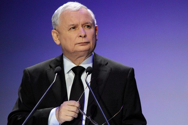 Jarosław Kaczyński przekonuje w nowych spotach PiS, że jego partii zależy na dobrobycie Polaków