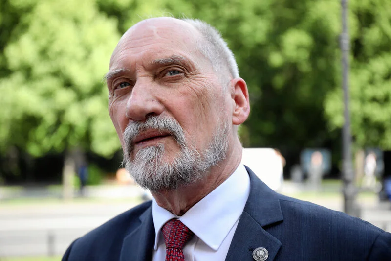Macierewicz w ostrej ripoście do listu 200 generałów
