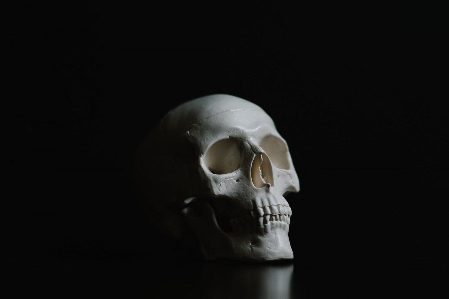 Czy po śmierci rosną włosy i paznokcie?