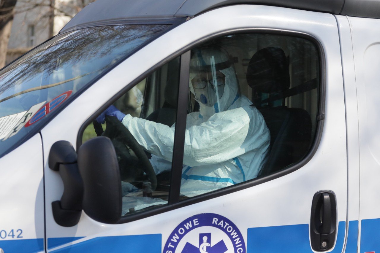 Prezes Polskiego Towarzystwa Wirusologicznego ocenia, że szczyt zachorowań na koronawirusa w Polsce będzie 11 kwietnia.