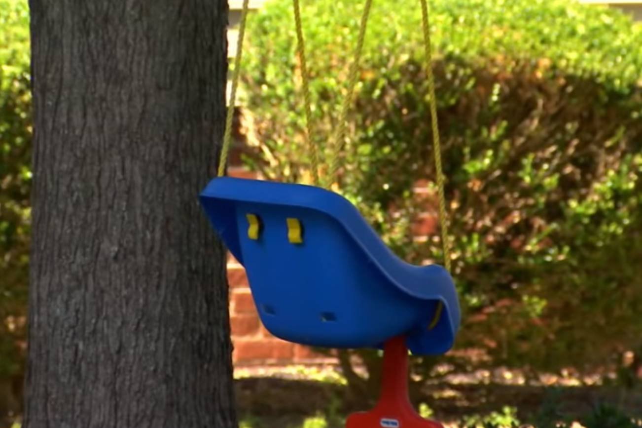 Półtoraroczne dziecko umarło w rozgrzanym aucie. Ojciec się zabił