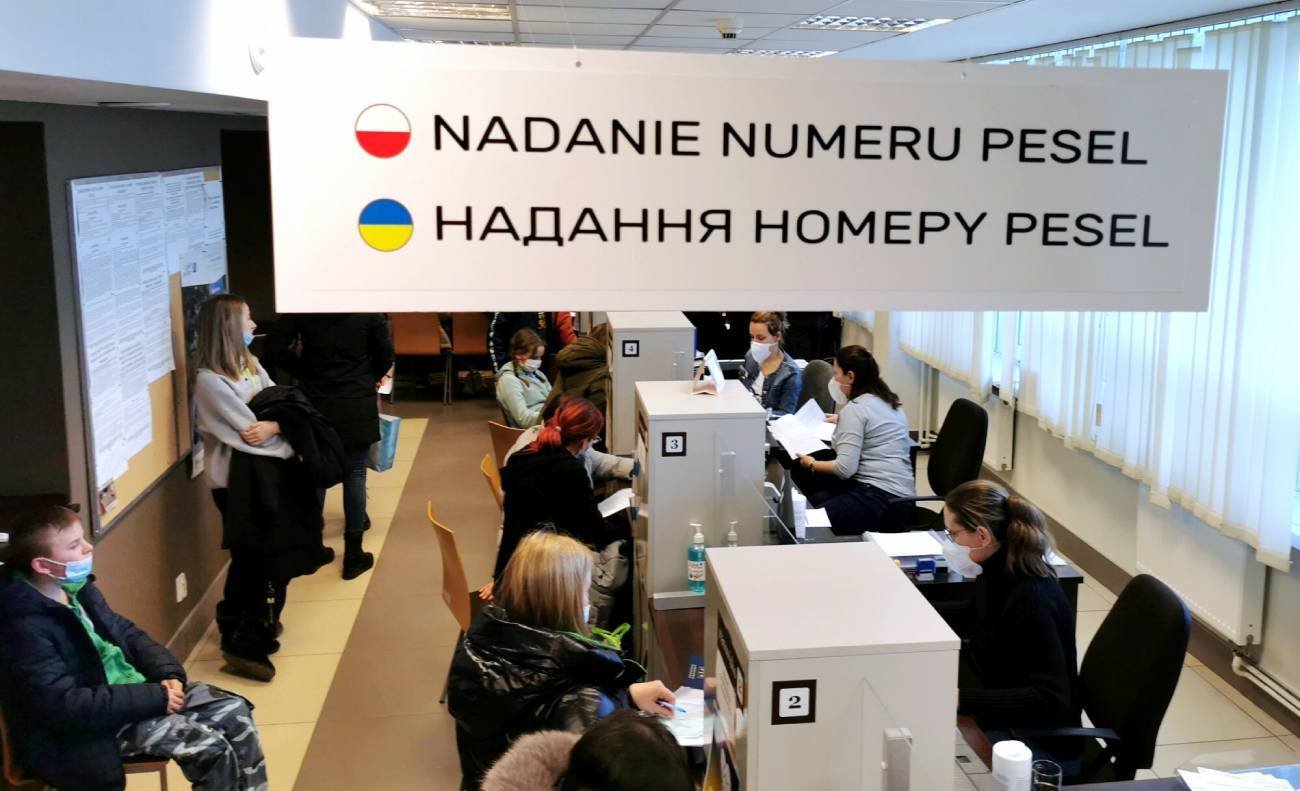 Uchodźcy z Ukrainy rejestrują się w Polsce. Ilu z nich ma już numer PESEL?