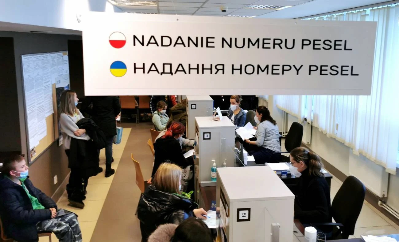 Uchodźcy z Ukrainy rejestrują się w Polsce. Ilu z nich ma już numer PESEL?