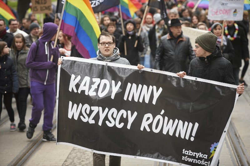 W "Walce o normalność" występują treści, które WHO uznało za szkodliwe.