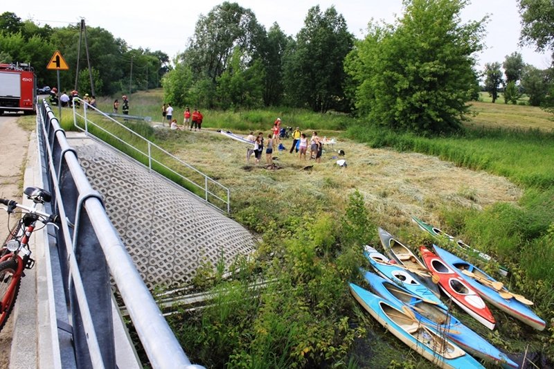 Spływ kajakowy w okolicach Łowicza.