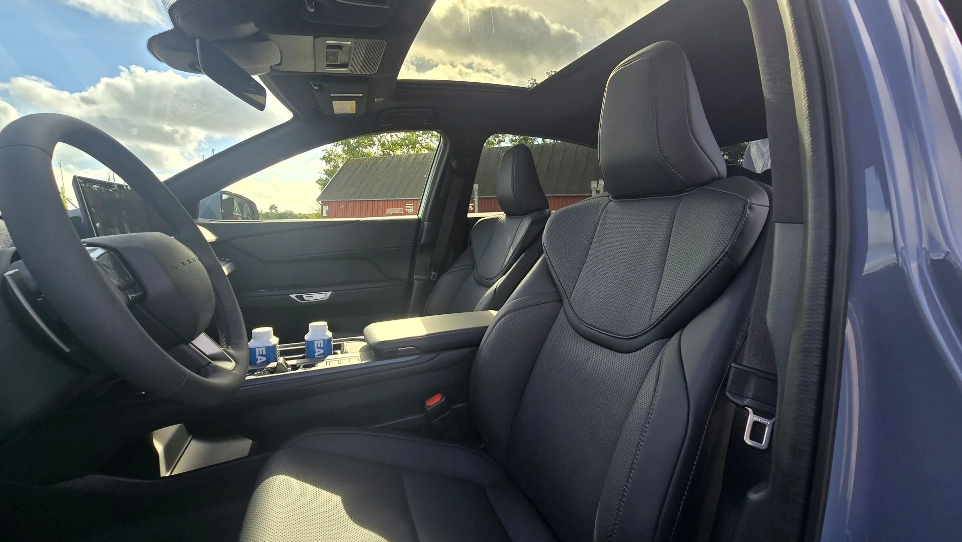 Nowy Lexus ES 300h
