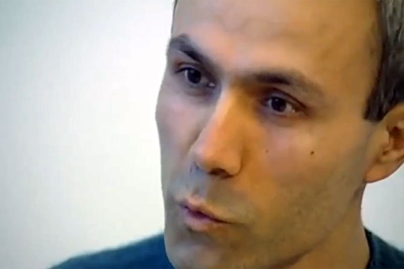 Ali Agca został zatrzymany w Watykanie, gdy chciał złożyć kwiaty przy grobie Jana Pawła II.