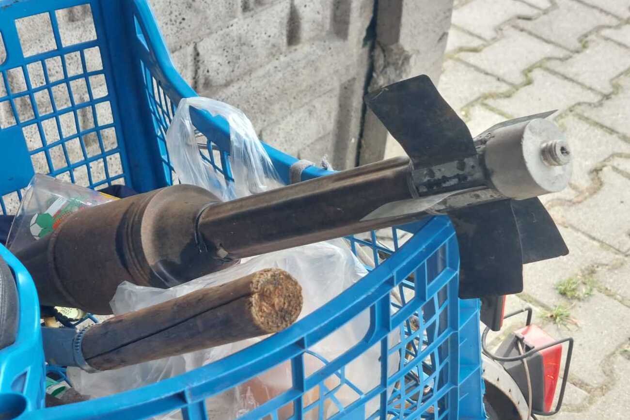 59-letni mężczyzna przywiózł rowerem na skup złomu pocisk do granatnika.