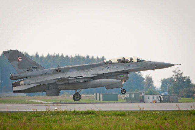 10 lat temu w Krzesinach lądowały pierwsze polskie myśliwce F16.