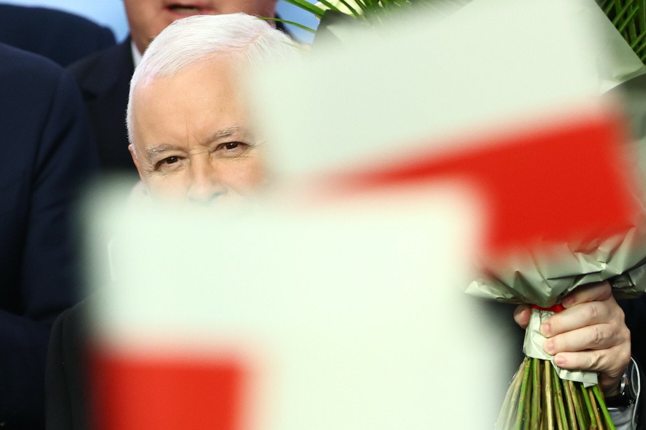 Według exit poll, PiS może liczyć na 200 mandatów w Sejmie, demokratyczna opozycja na 248.