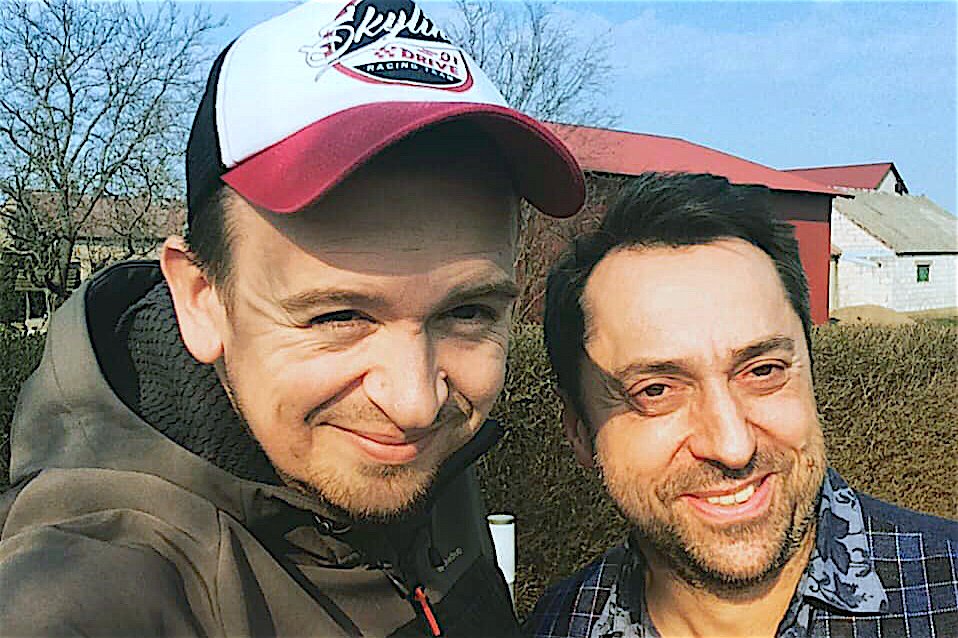 Łukasz (po lewej) z Marcinem Mellerem, liderem grupy Boys