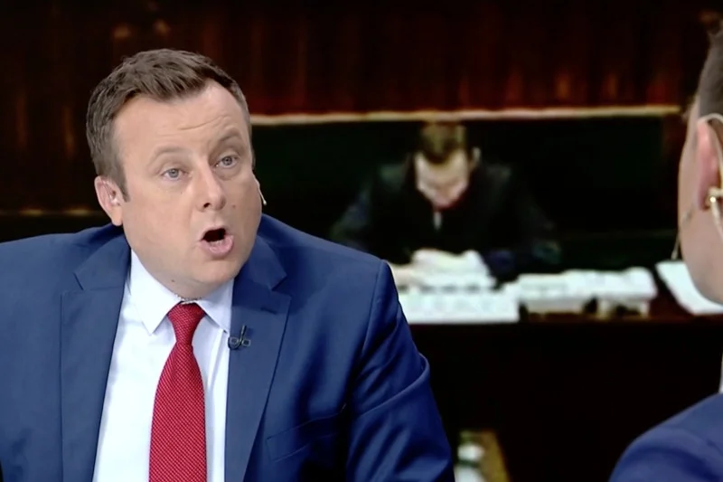 Adrian Klarenbach na antenie TVP Info krzyczał na warszawskiego radnego Nowoczesnej Marka Szolca.