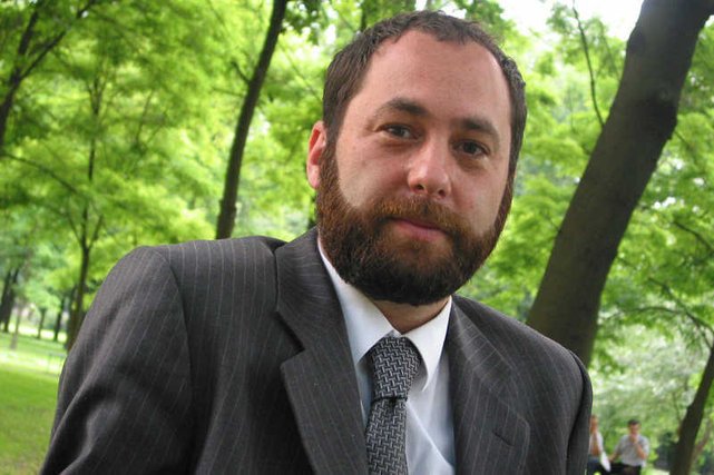 Prof. Jan Hartman, podobnie jak prof. Zofia Kolbuszewska, stanął w obronie Ewy Wójciak, dyrektorki teatru, która nazwała papieża "ch****"