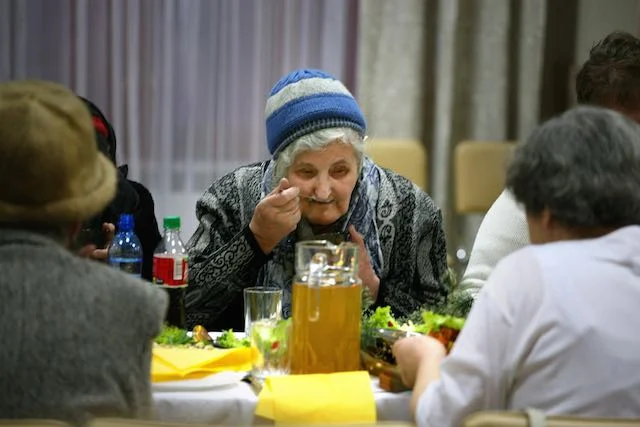 2009 rok, białostocka wigilia dla ludzi samotnych. O nich pamiętajmy w tych dniach szczególnie