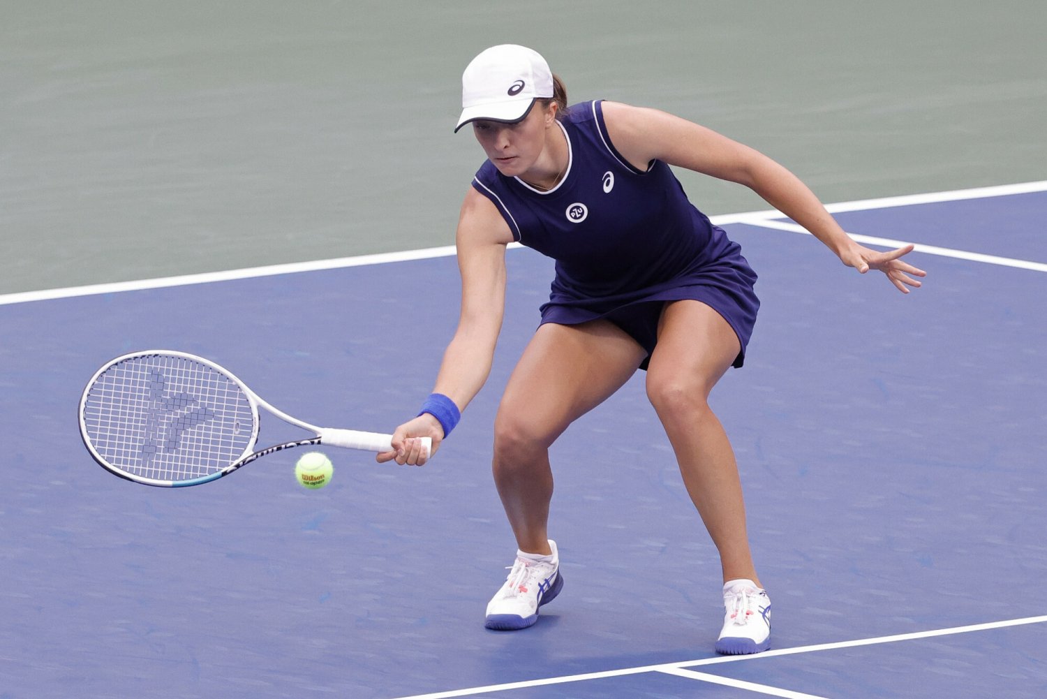 Iga Świątek była w sporych opałach, ale ograła Fionę Ferro w drugiej rundzie US Open