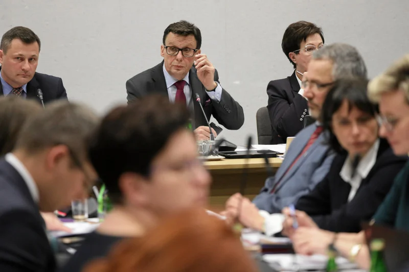 Komisja sprawiedliwości odrzuciła wszystkie poprawki opozycji do tzw. ustawy kagańcowej.