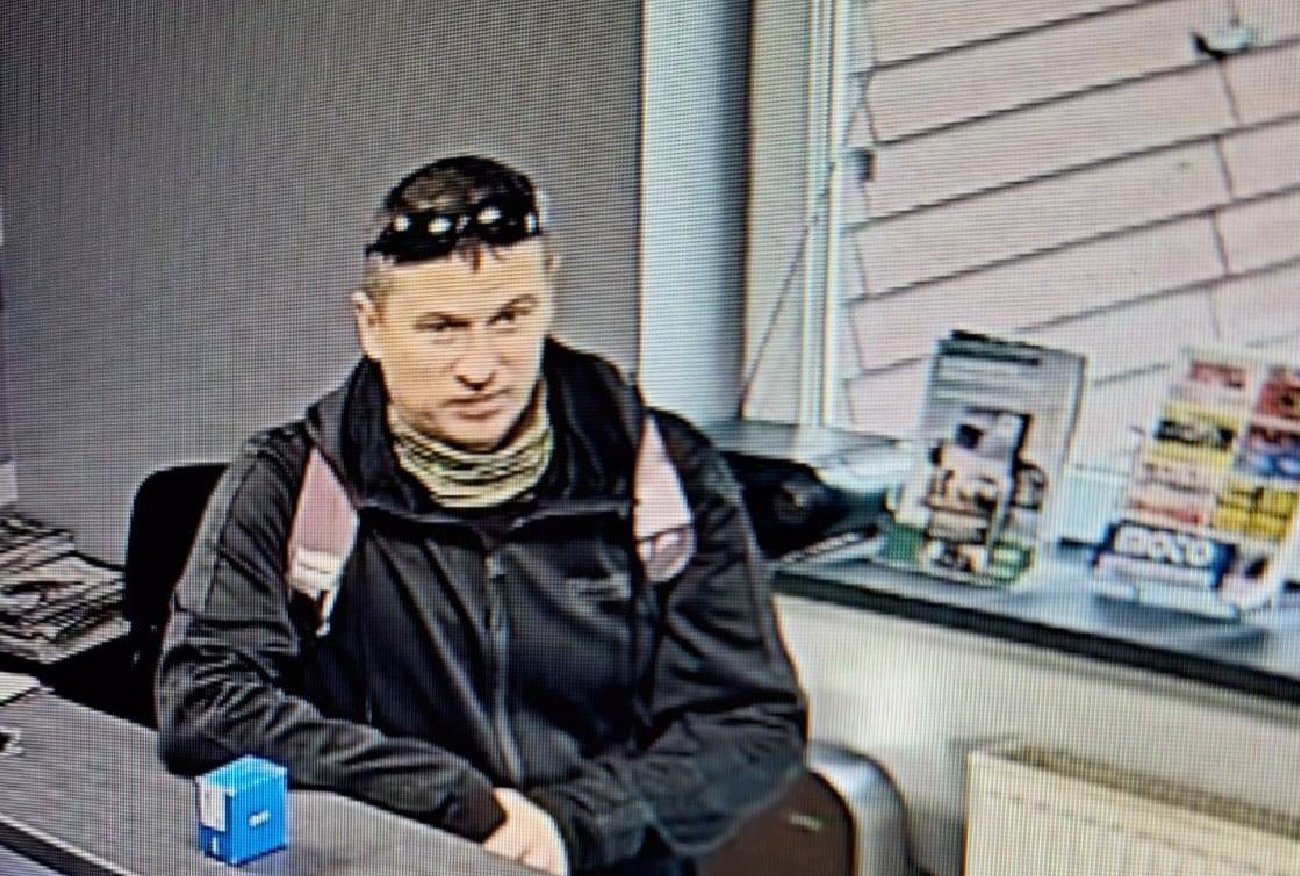 Poszukiwany Grzegorz Borys. Policja ujawnia nowe zdjęcia.