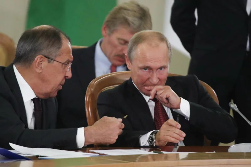 Według niemieckiego dziennika "Bild", inwazja na Ukrainę to "ostatnia bitwa Putina", a zmiana na Kremlu jest nieunikniona. Według niemieckiego dziennika "Bild", inwazja na Ukrainę to "ostatnia bitwa Putina", a zmiana na Kremlu jest nieunikniona.