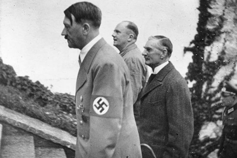 Adolf Hitler i Neville Chamberlain we wrześniu 1938 roku.