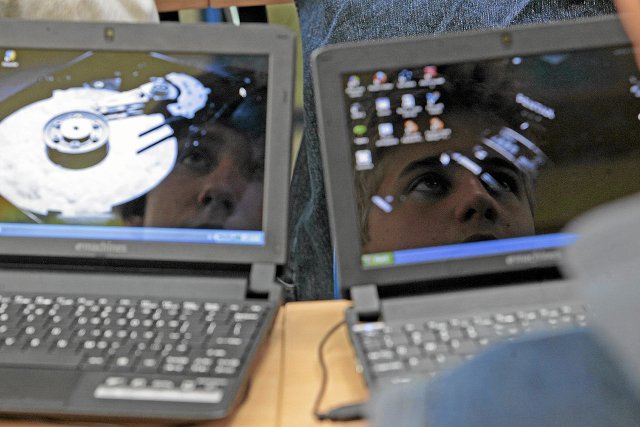 Zdaniem eksperta każdy, kto jest choć trochę zainteresowany programowaniem, mógł zmienić wyniki wyborów