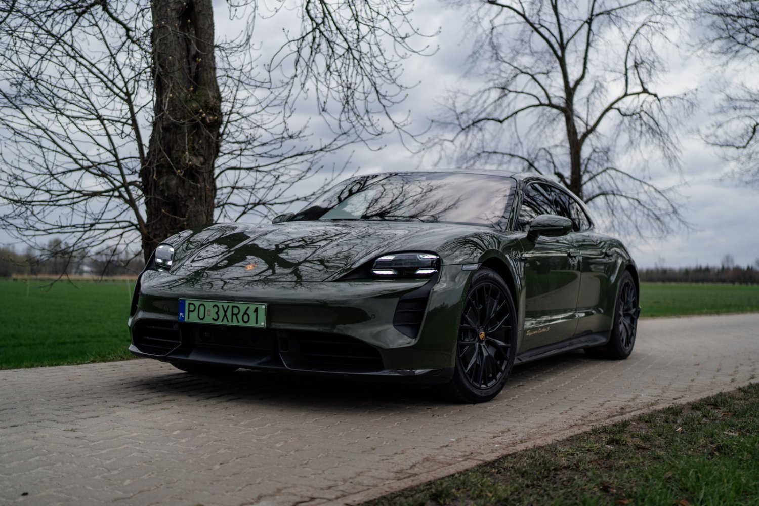 Porsche Taycan Turbo S Sport Turismo to elektryczne i bardzo szybkie kombi.
