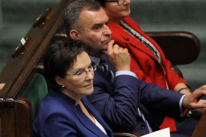 Kopacz w nocy wezwała do siebie ministra skarbu i groziła mu dymisją. Kulisy rezygnacji Ostachowicza z pracy w Orlenie