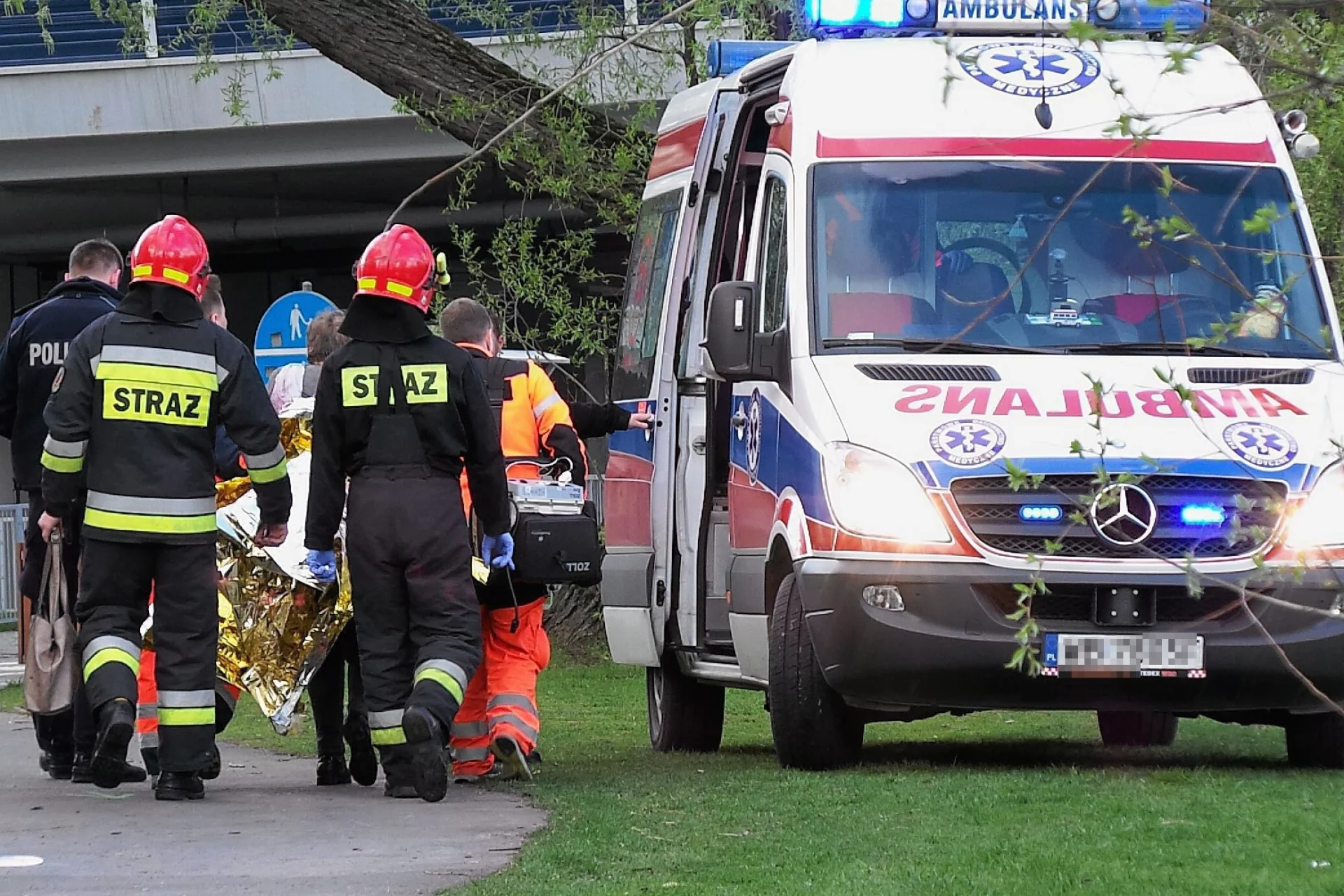Wpis tego ratownika medycznego sprawia, że inaczej spojrzysz na ekipę karetki. W jego opisie nie ma patosu, mówienia o zawodowej misji. A i tak na plecach czujesz ciary, a w sercu – podziw.