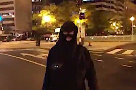 Antyfaszysta zaatakował TVP? Tak twierdzi telewizja publiczna.