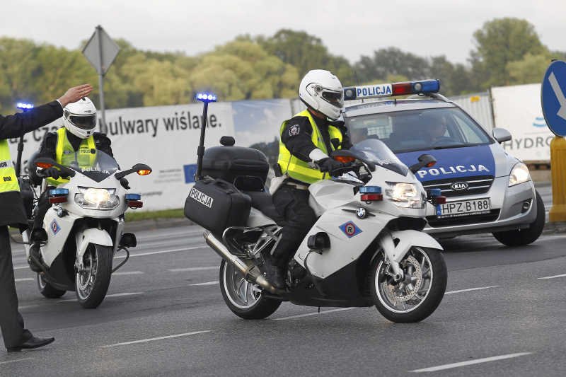 Trzech naczelników policji odpowiedzialnych za zabezpieczenie wizyty Baracka Obamy zostało przyłapanych na piciu alkoholu w komendzie.