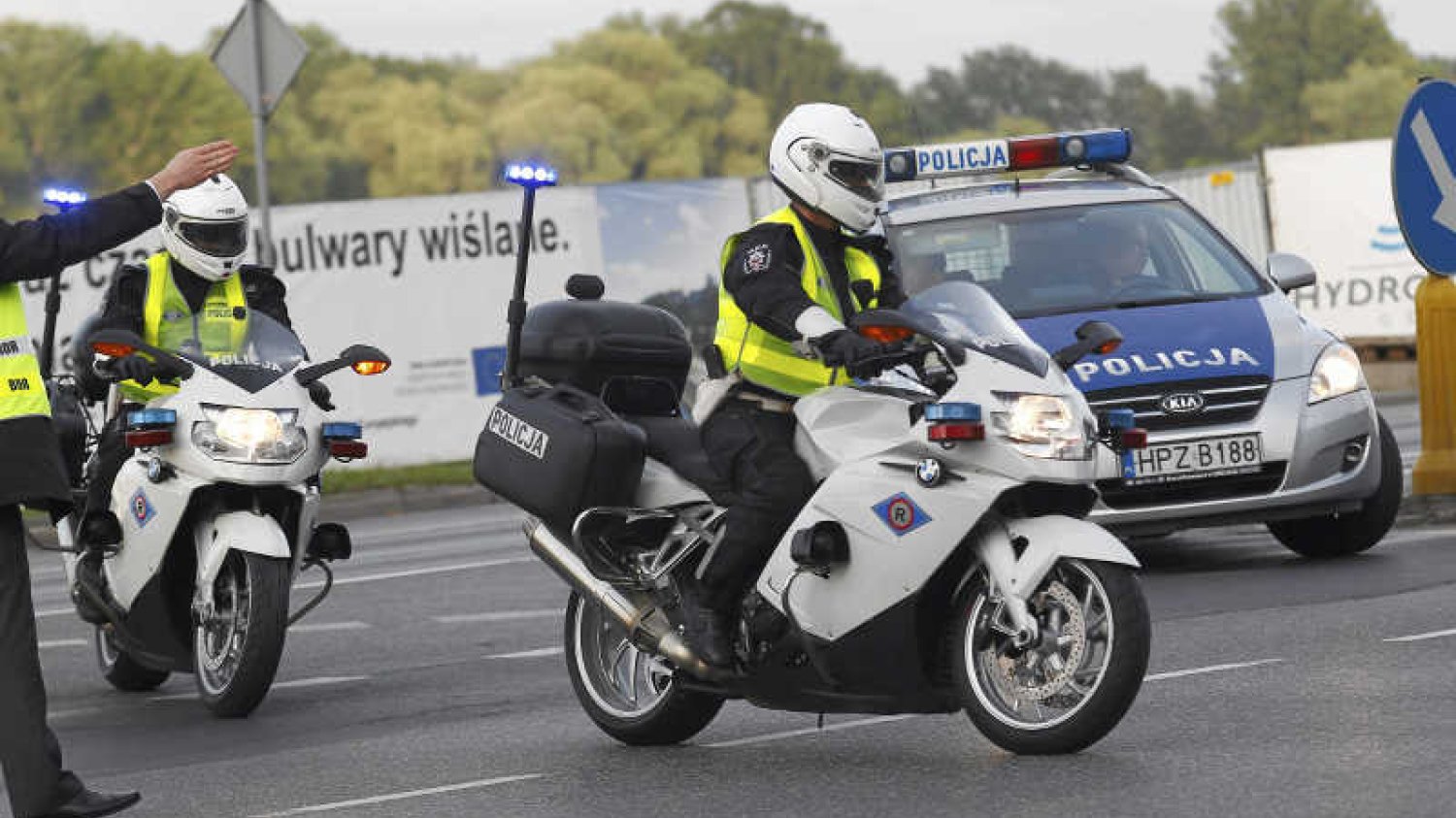 Trzech naczelników policji odpowiedzialnych za zabezpieczenie wizyty Baracka Obamy zostało przyłapanych na piciu alkoholu w komendzie.