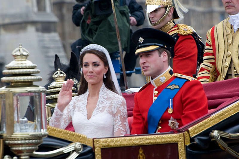 [url=http://shutr.bz/10T4IAS]Kate Middleton[/url] urodziła nowego następcę tronu w brytyjskiej rodzinie królewskiej