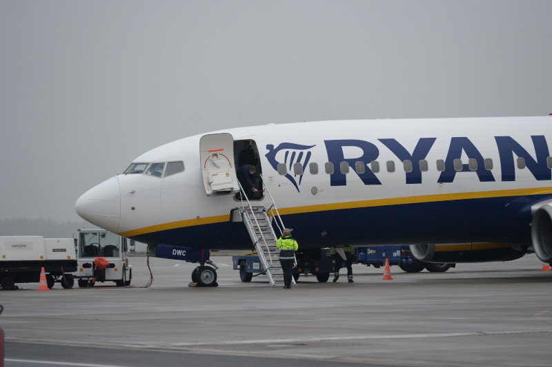 Ostatnie samoloty z Wielkiej Brytanii wylądowały w Polsce 21 grudnia. Część krajów UE podjęła tę decyzję 20 grudnia.