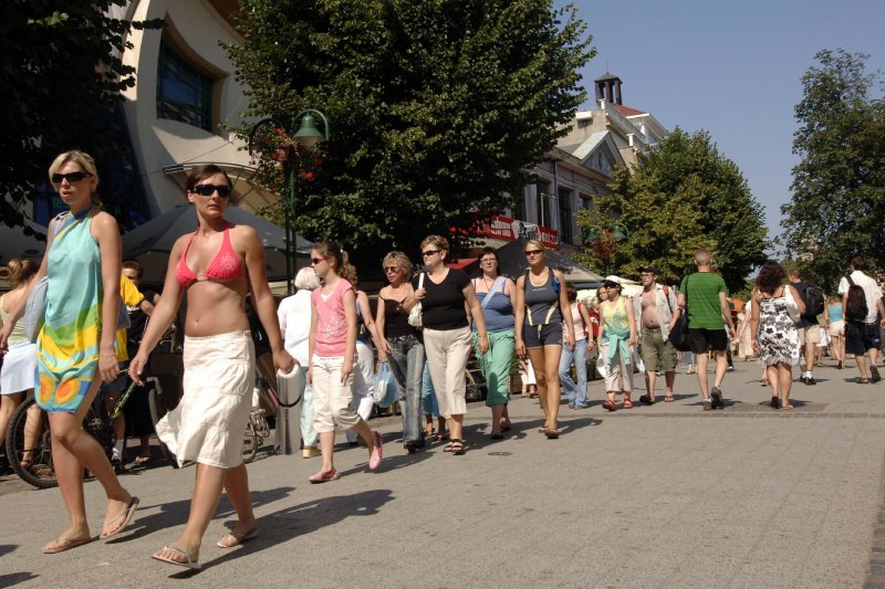 Nie tylko Polacy na wakacjach zachowują się skandalicznie, ale to polskie kurorty walczą z chamstwem, golizną i niewłaściwym zachowaniem