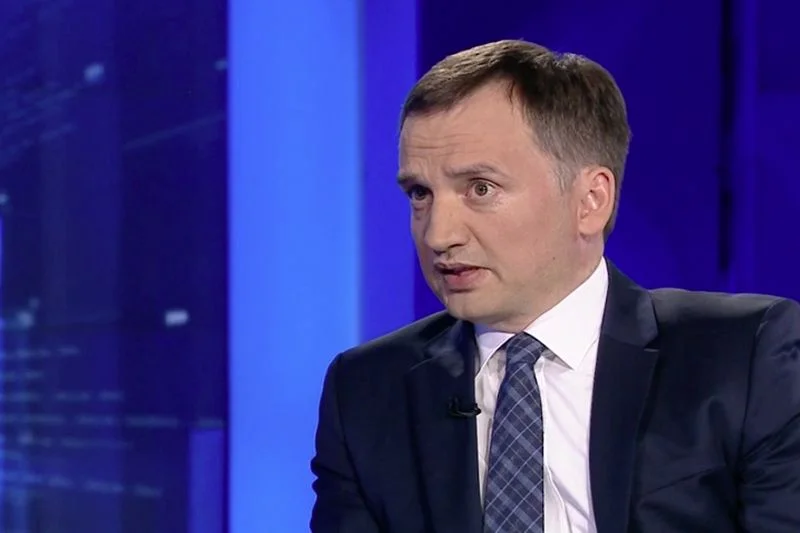 Zbigniew Ziobro oferuje pomoc w pisaniu nowych rozwiązań, ale jednocześnie nie ukrywa swojej niechęci do "niezależności" prezydenta Dudy.