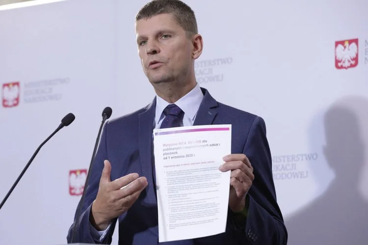 Dariusz Piontkowski znowu zabrał głos ws. maseczek.