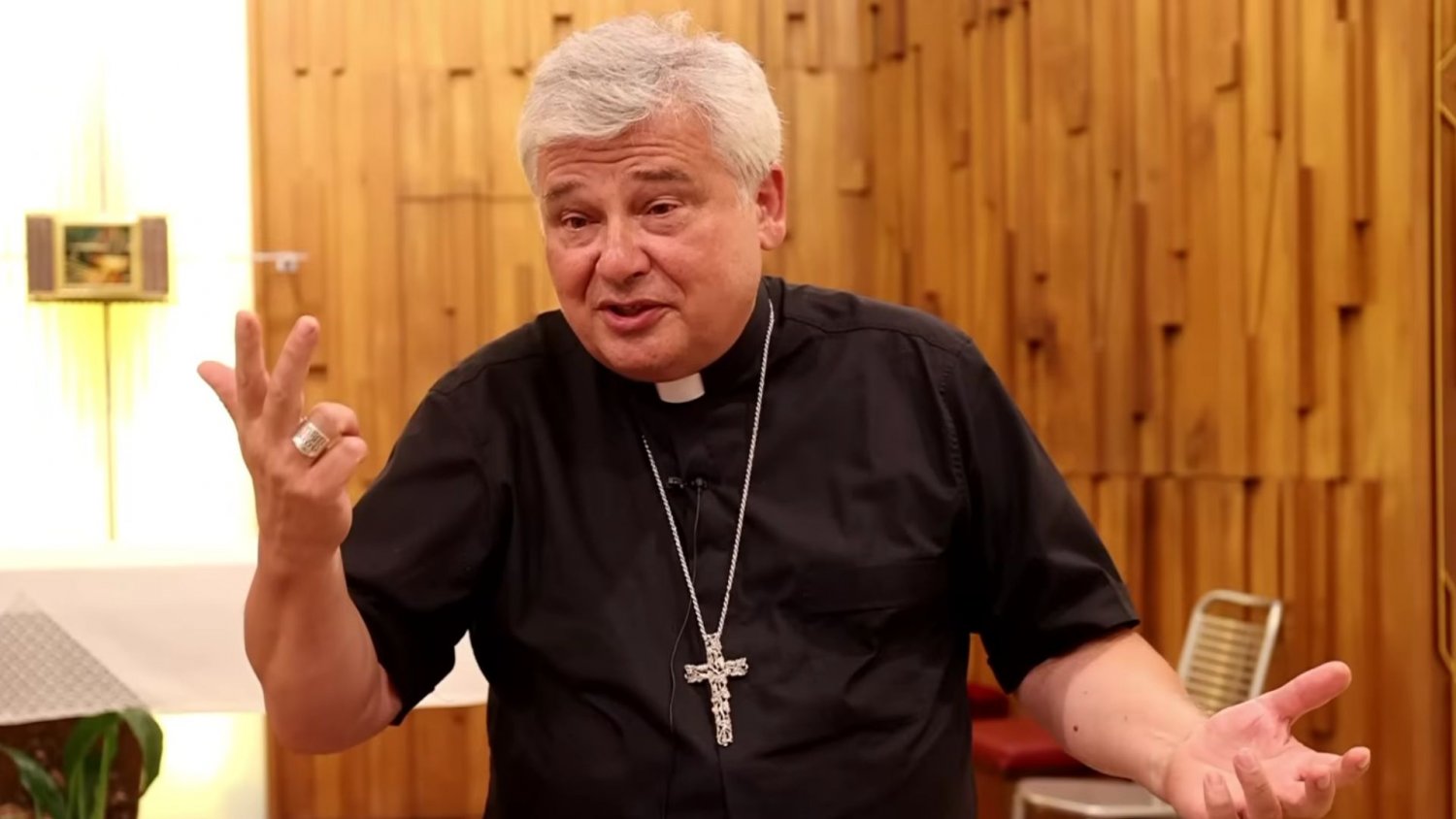 Konrad Krajewski nadchodzi. Z Watykanu wraca kardynał, który namiesza w KEP