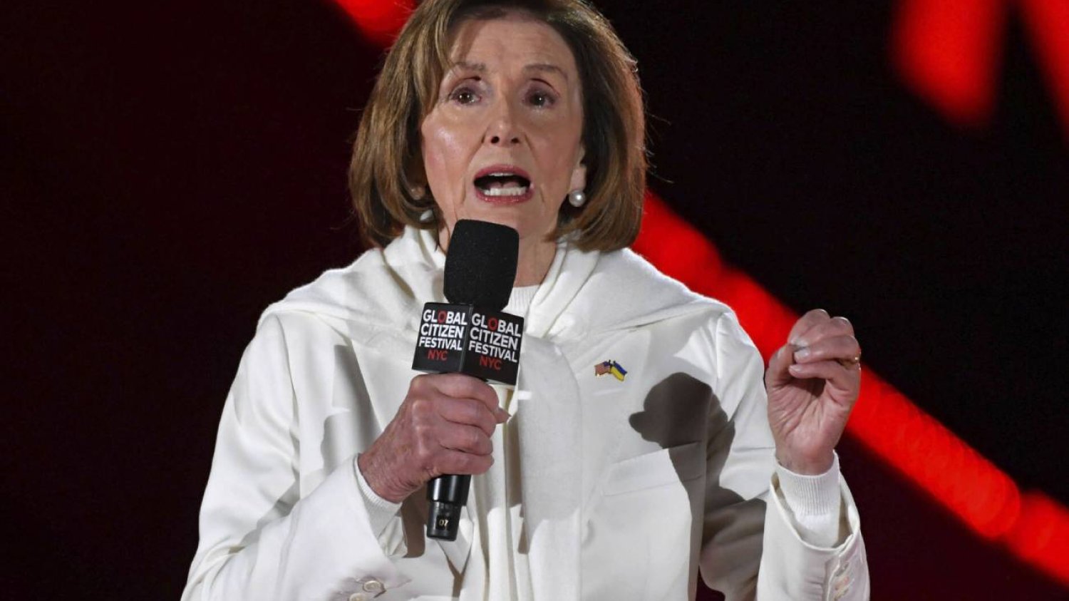 Napad na Nancy Pelosi. Napastnik wspierał Trumpa, miał plastikowe kajdanki