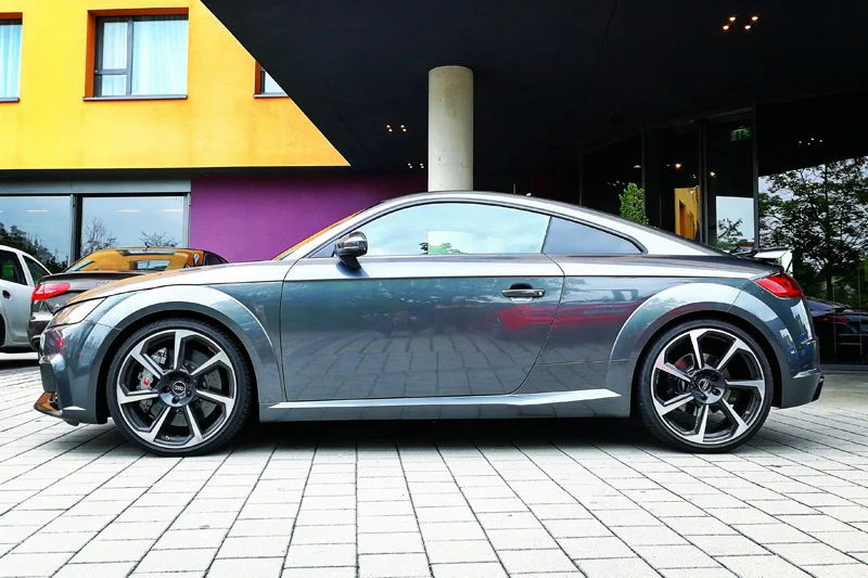 Audi TTRS - mały i niepozorny, ale wariat.