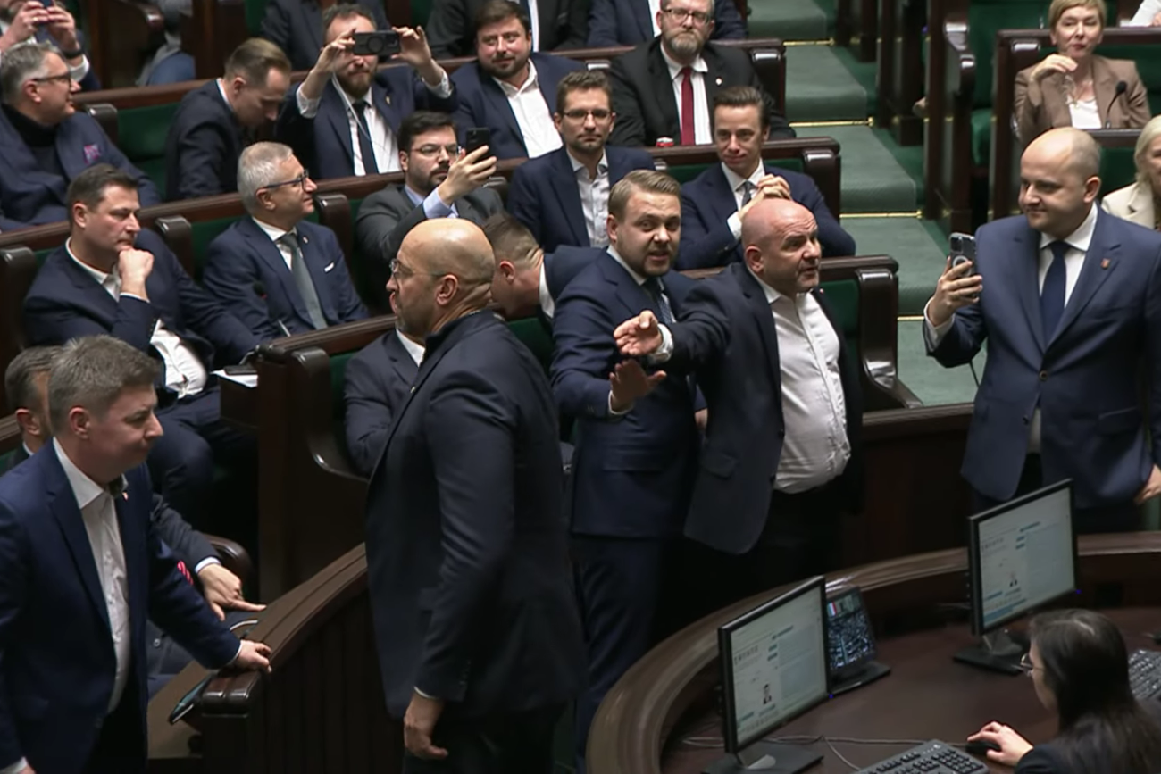 Awantura w Sejmie. Posłowie PiS ruszyli w kierunku Tuska