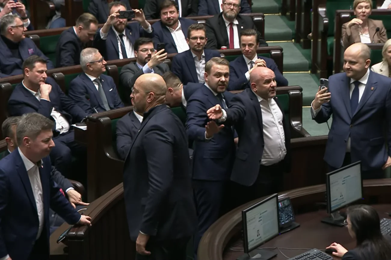 Awantura w Sejmie. Posłowie PiS ruszyli w kierunku Tuska