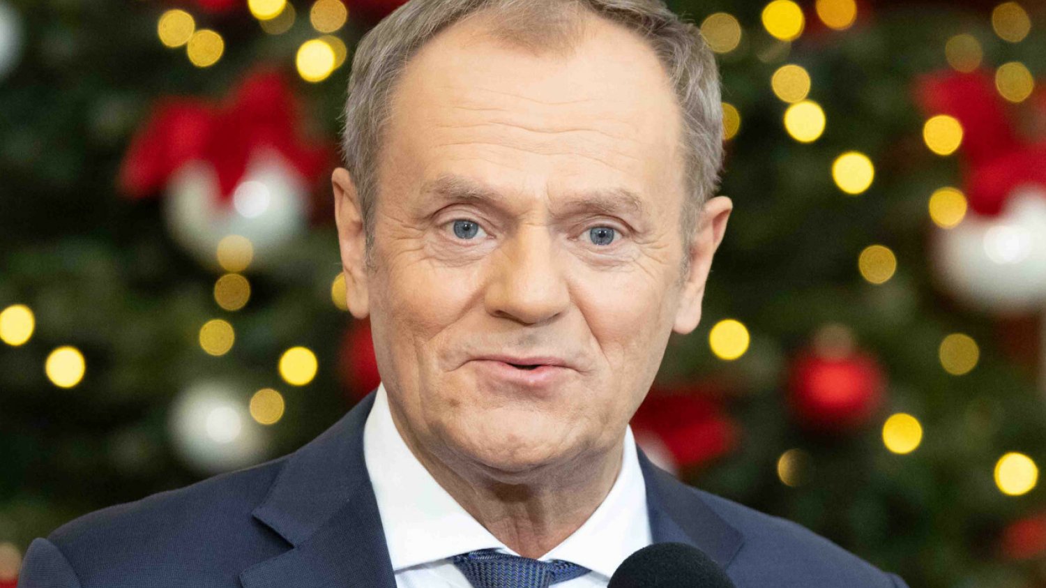 Tusk żartuje ze zgrupowania PiS w TVP. "Wypełniają kolejne punkty planu"